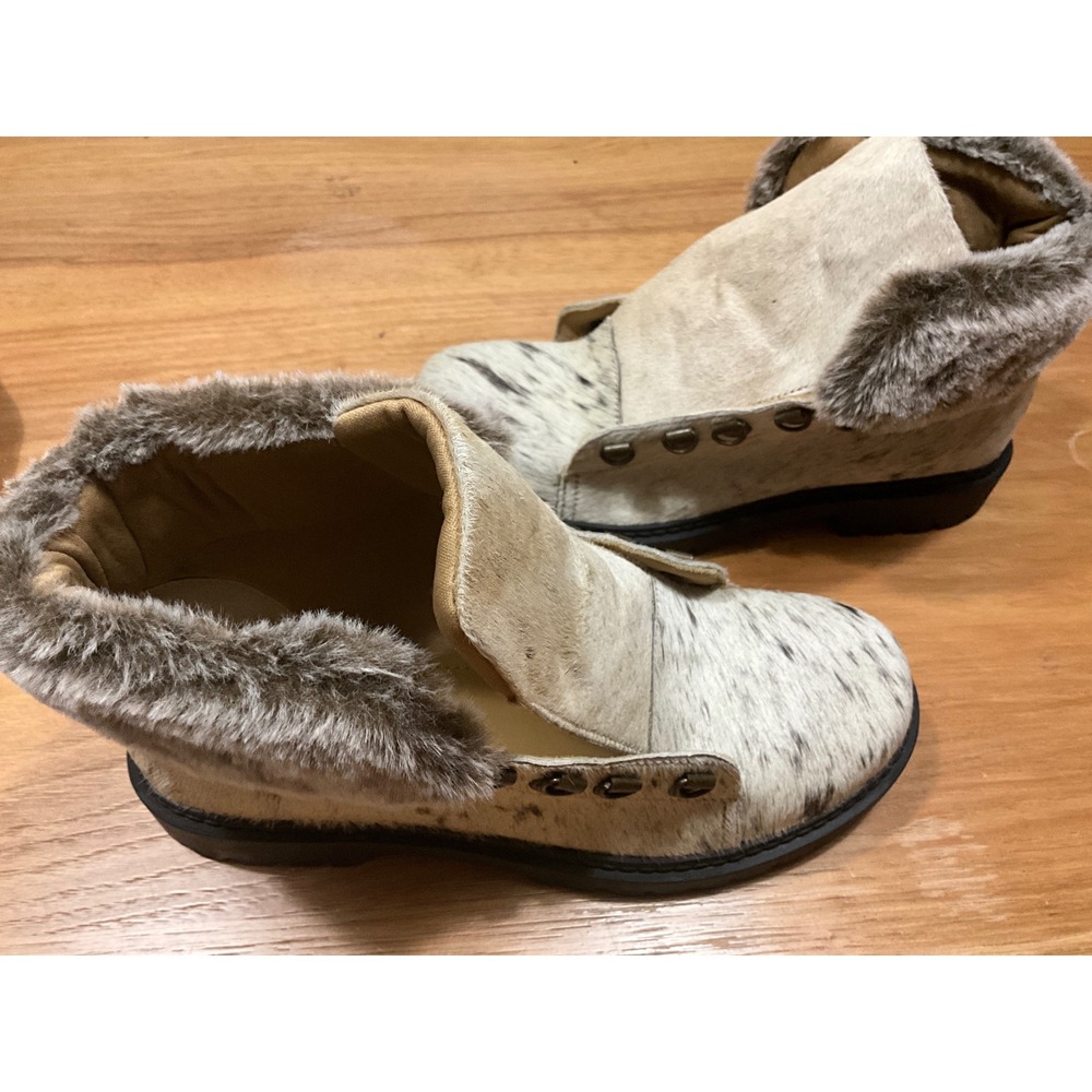 Myra Bag Cowhide Faux Fur Trim Ankle Boots Cream Black Spotted Lug Sole Size 8